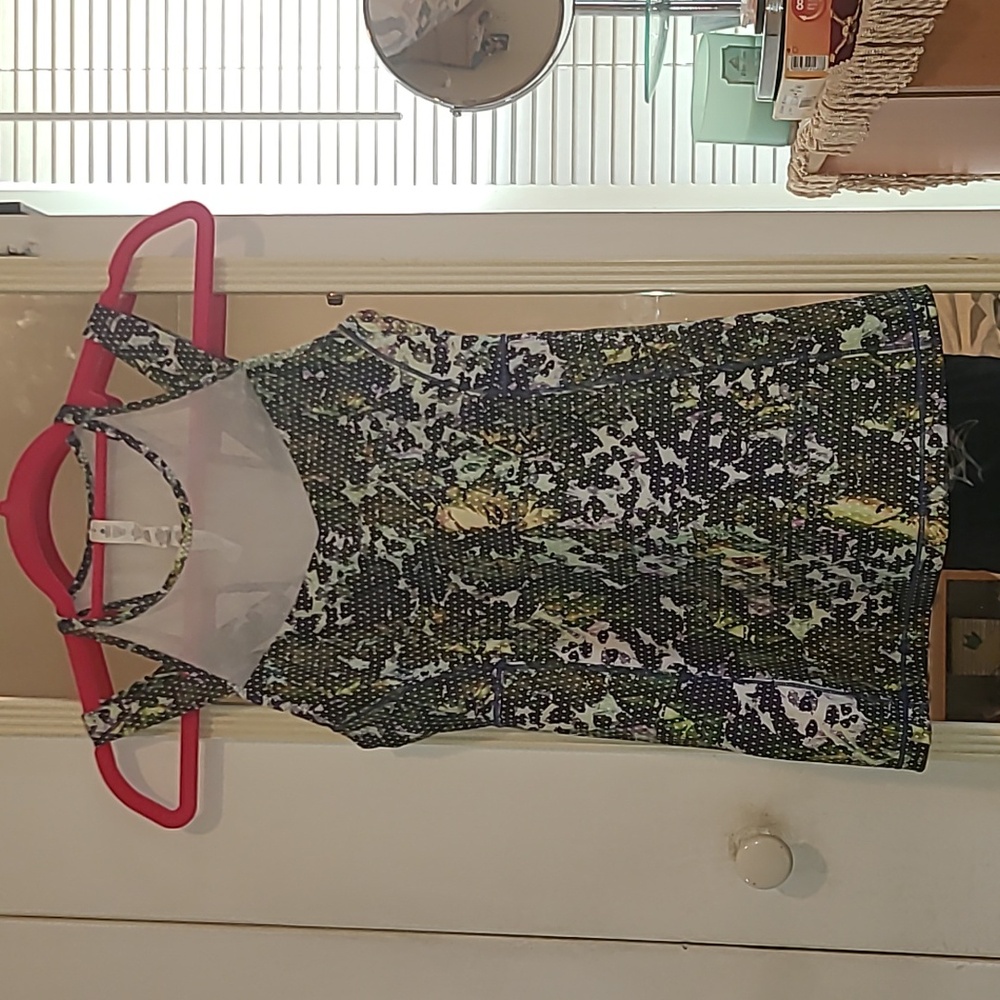 Lululemon Atletica Active Top, Size 4, Multicolor 🤩🤩🤩
